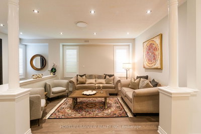 42 Shadow Falls Drive • Richmond Hill, ON photo 7