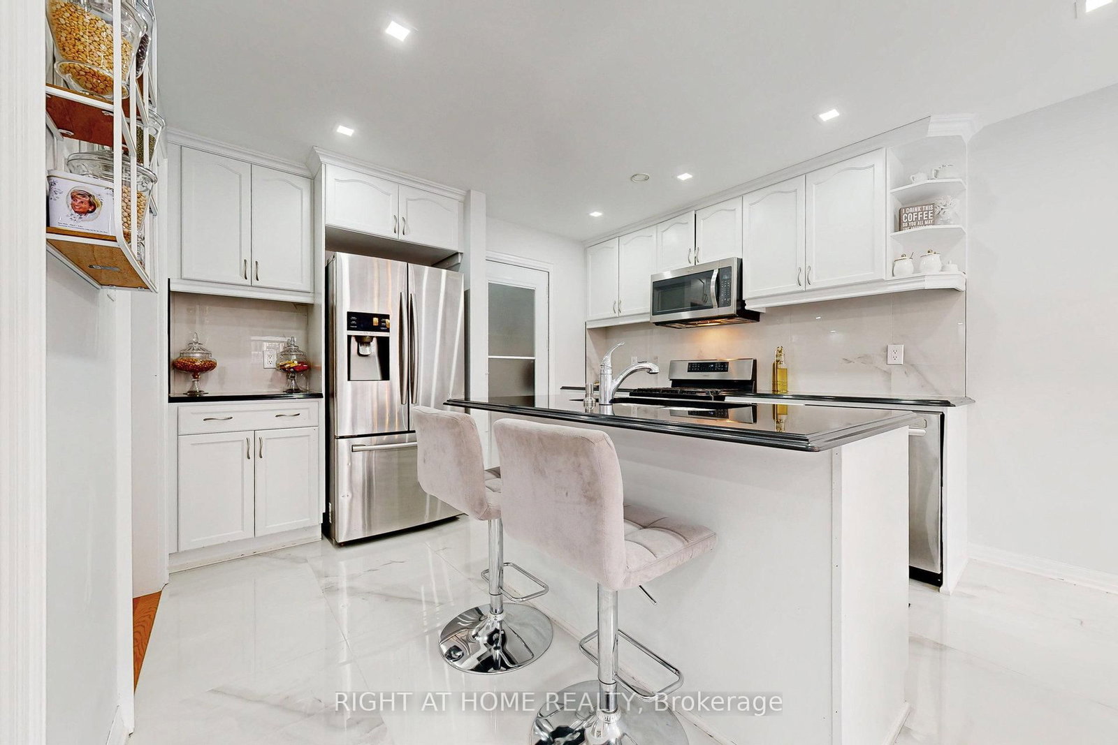 64 Williamson Family Hollow • Newmarket, ON photo 10