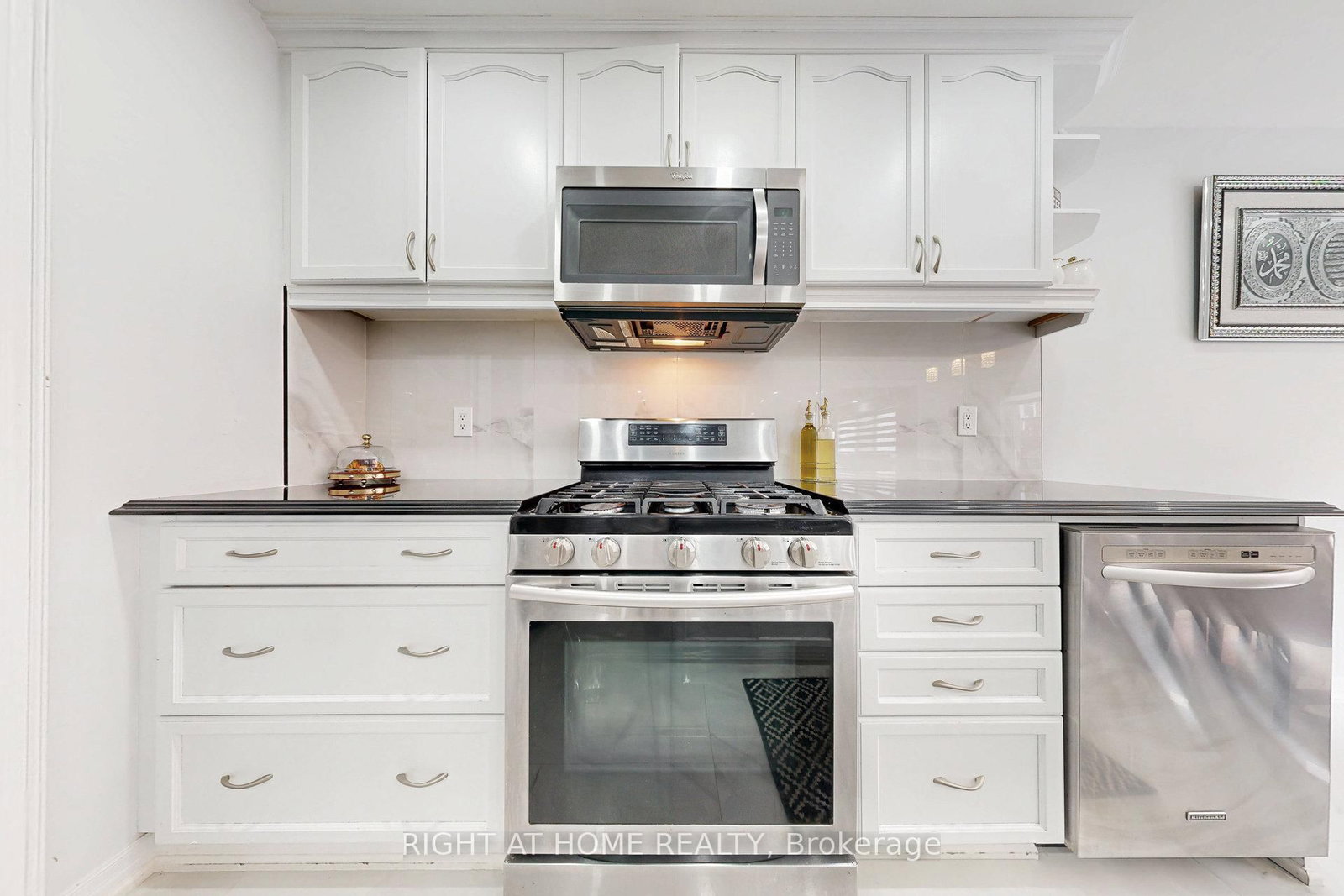64 Williamson Family Hollow • Newmarket, ON photo 11