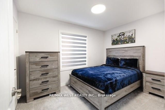 31 Frederick Taylor Way • East Gwillimbury, ON photo 16