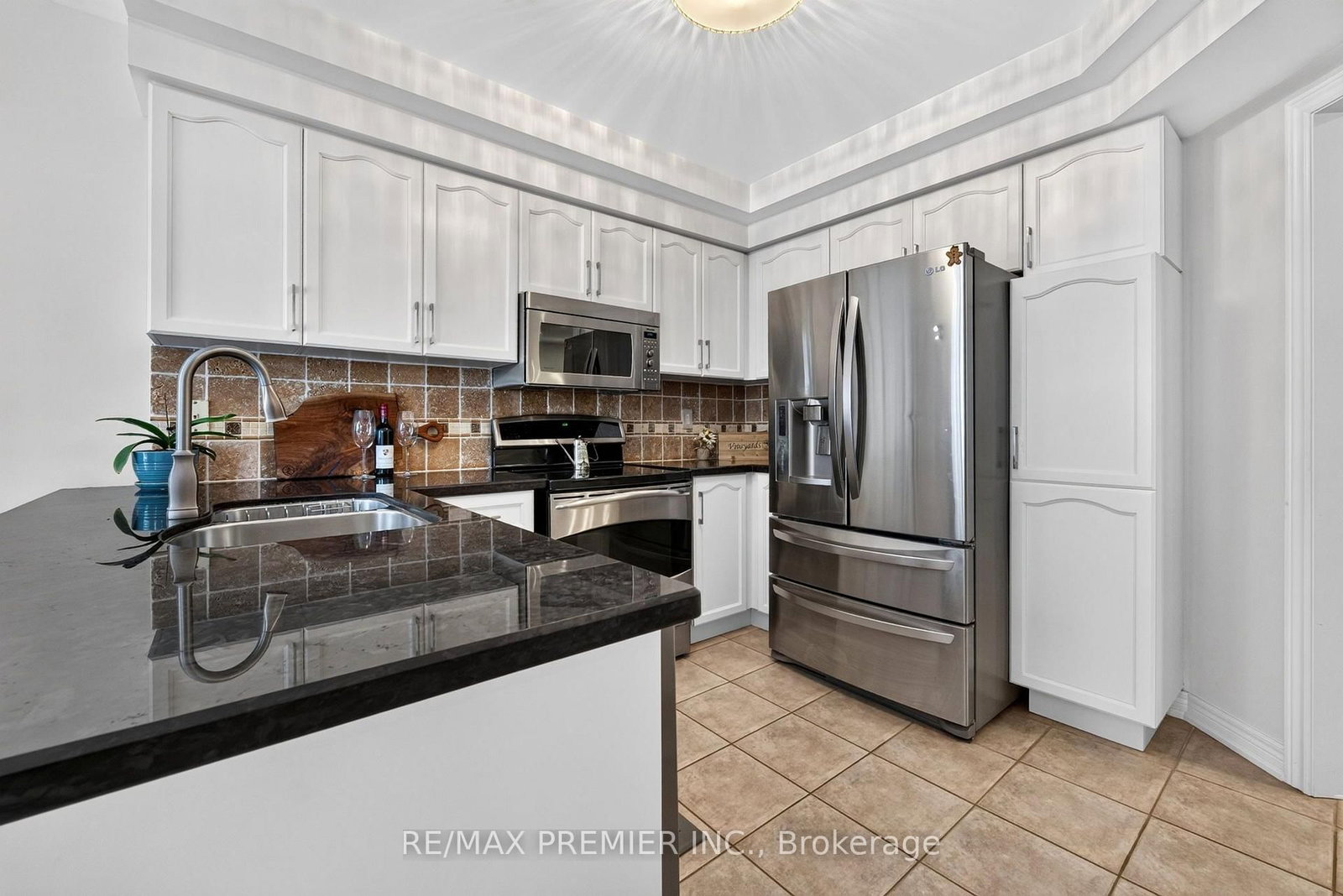 83 Royal Ridge Crescent • Vaughan, ON photo 10