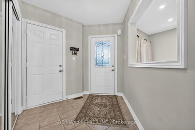 83 Royal Ridge Crescent • Vaughan, ON photo 4