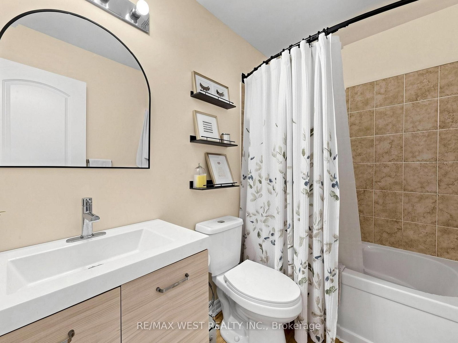 195 Banting Crescent • Essa, ON photo 14