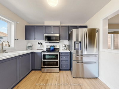 195 Banting Crescent • Essa, ON photo 4