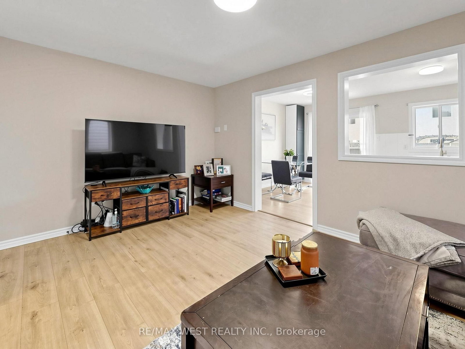 195 Banting Crescent • Essa, ON photo 6