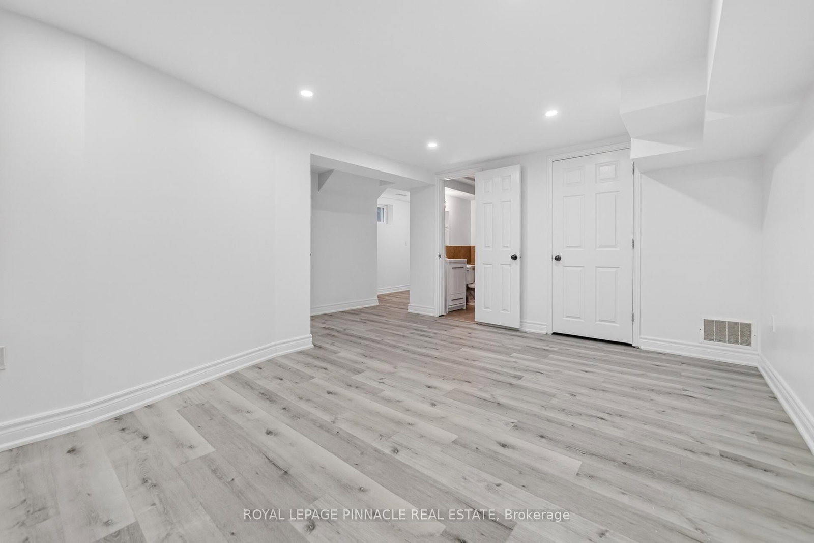 11 Elizabeth Street • Markham, ON photo 38