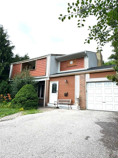 45 Sandusky Crescent • Aurora, ON photo 2