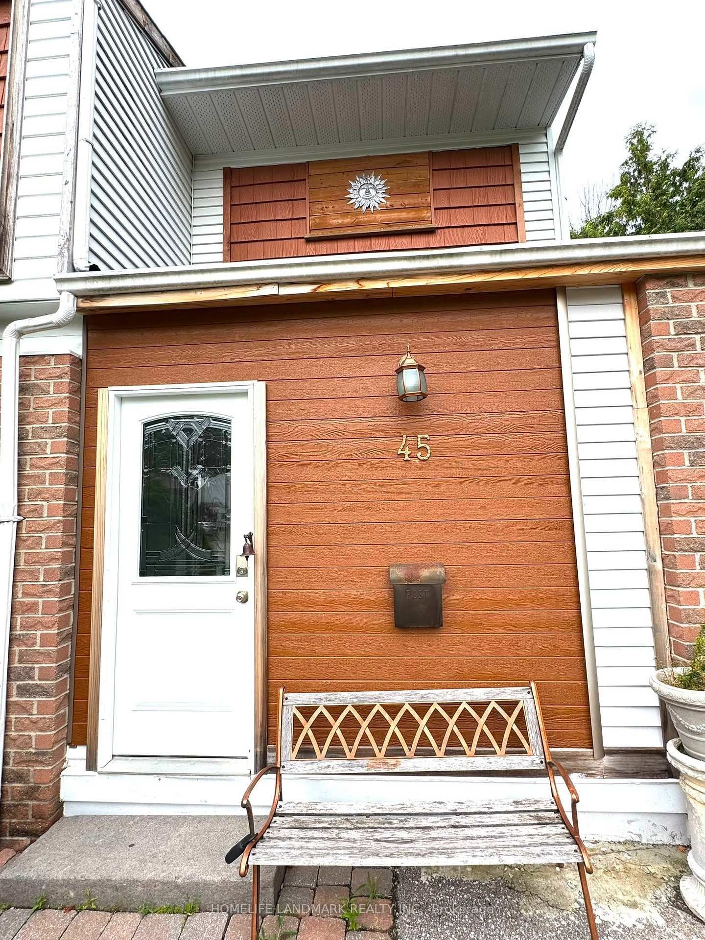 45 Sandusky Crescent • Aurora, ON photo 3