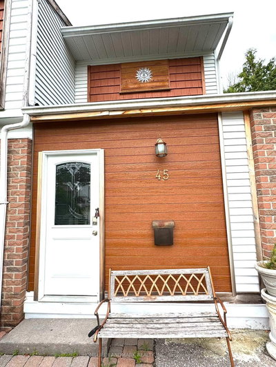 45 Sandusky Crescent • Aurora, ON photo 3
