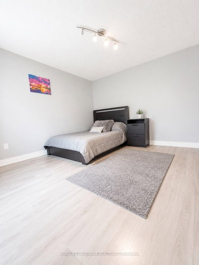 45 Sandusky Crescent • Aurora, ON photo 9