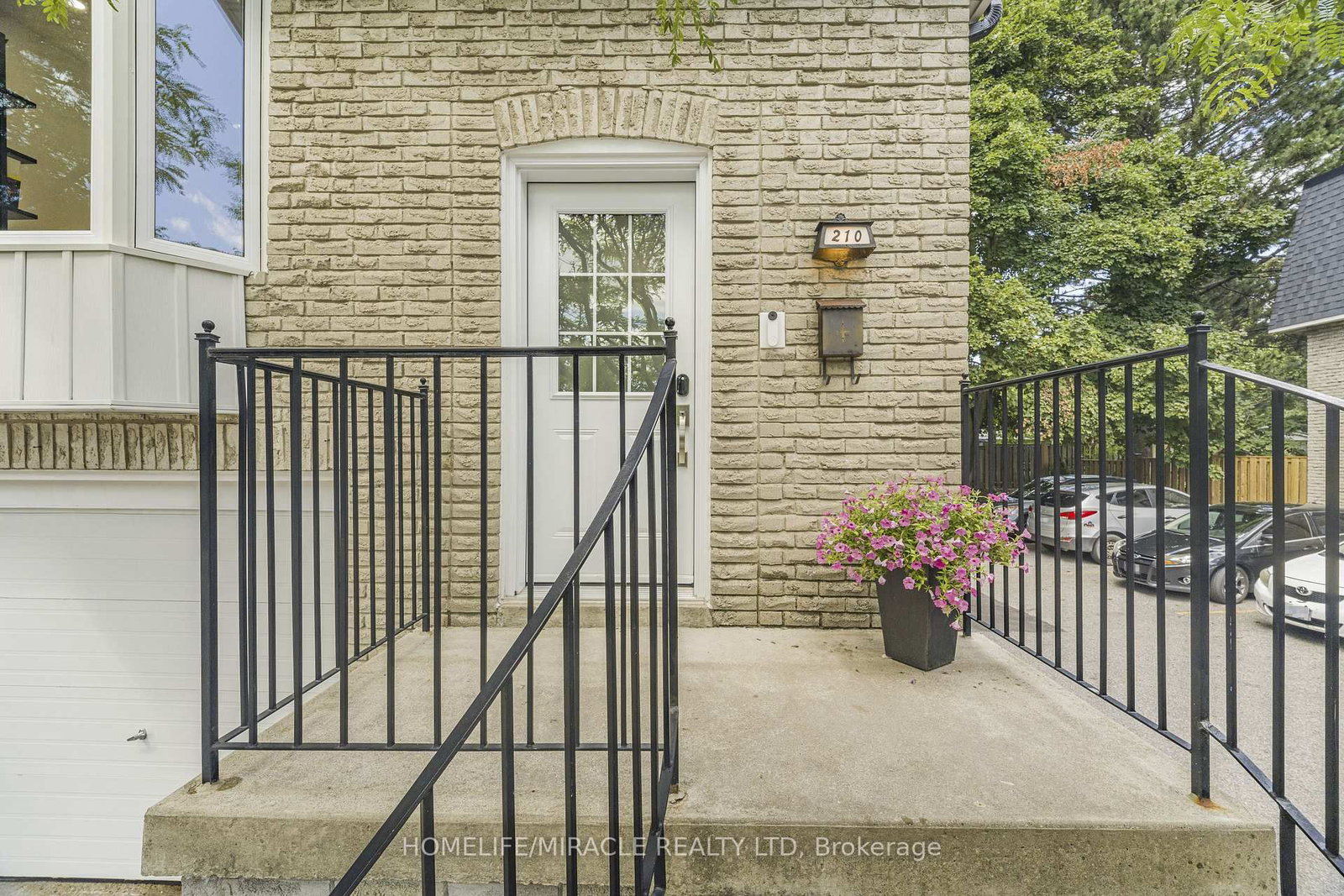 210 Royal Orchard Boulevard • #51 • Markham, ON photo 4