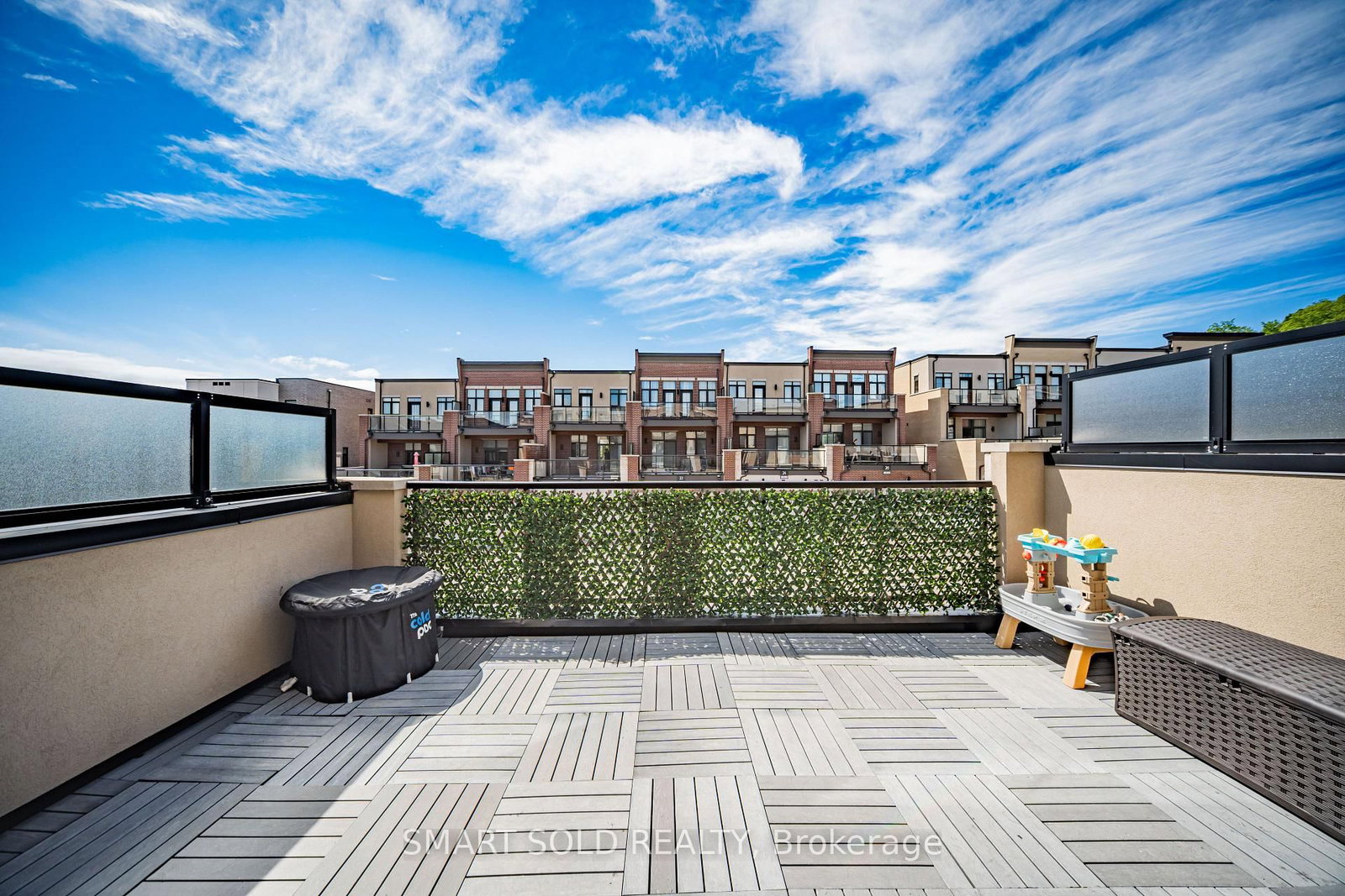 22 heriot Place • Vaughan, ON photo 3