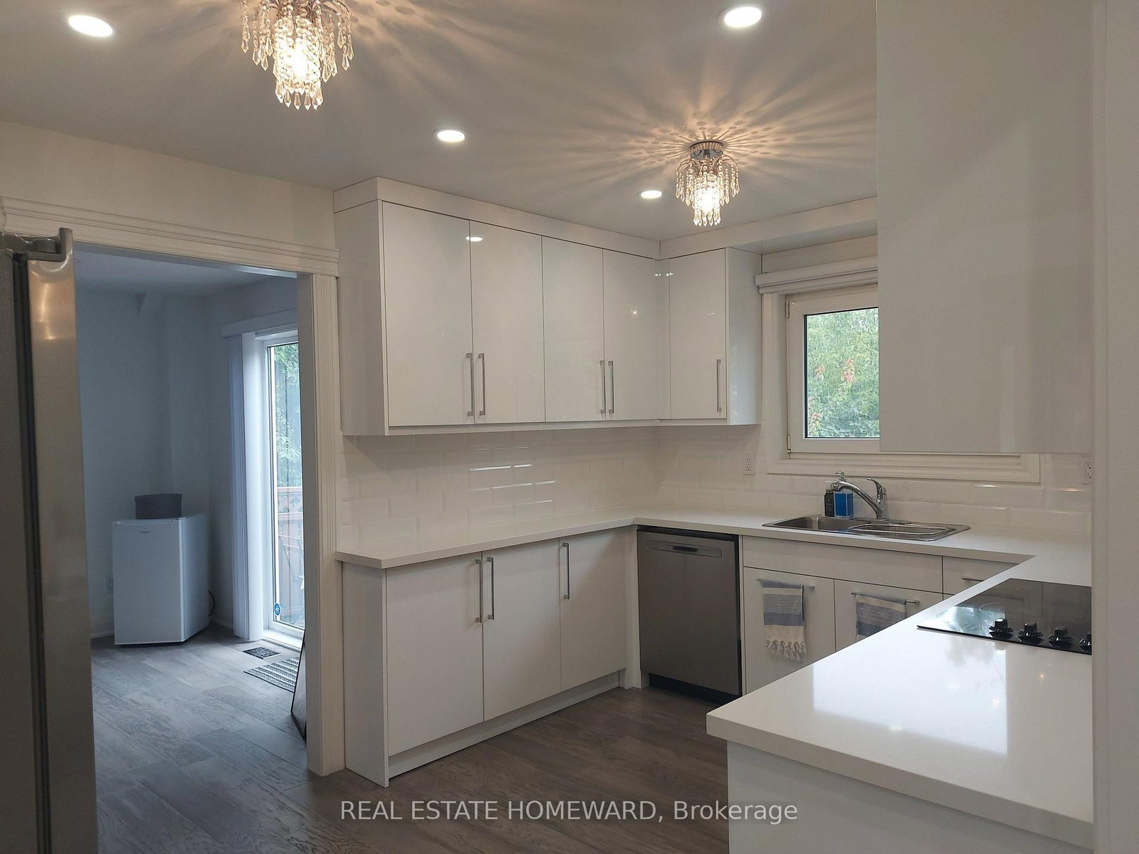 Main2nd - 413 Carrville Road, Richmond Hill 4