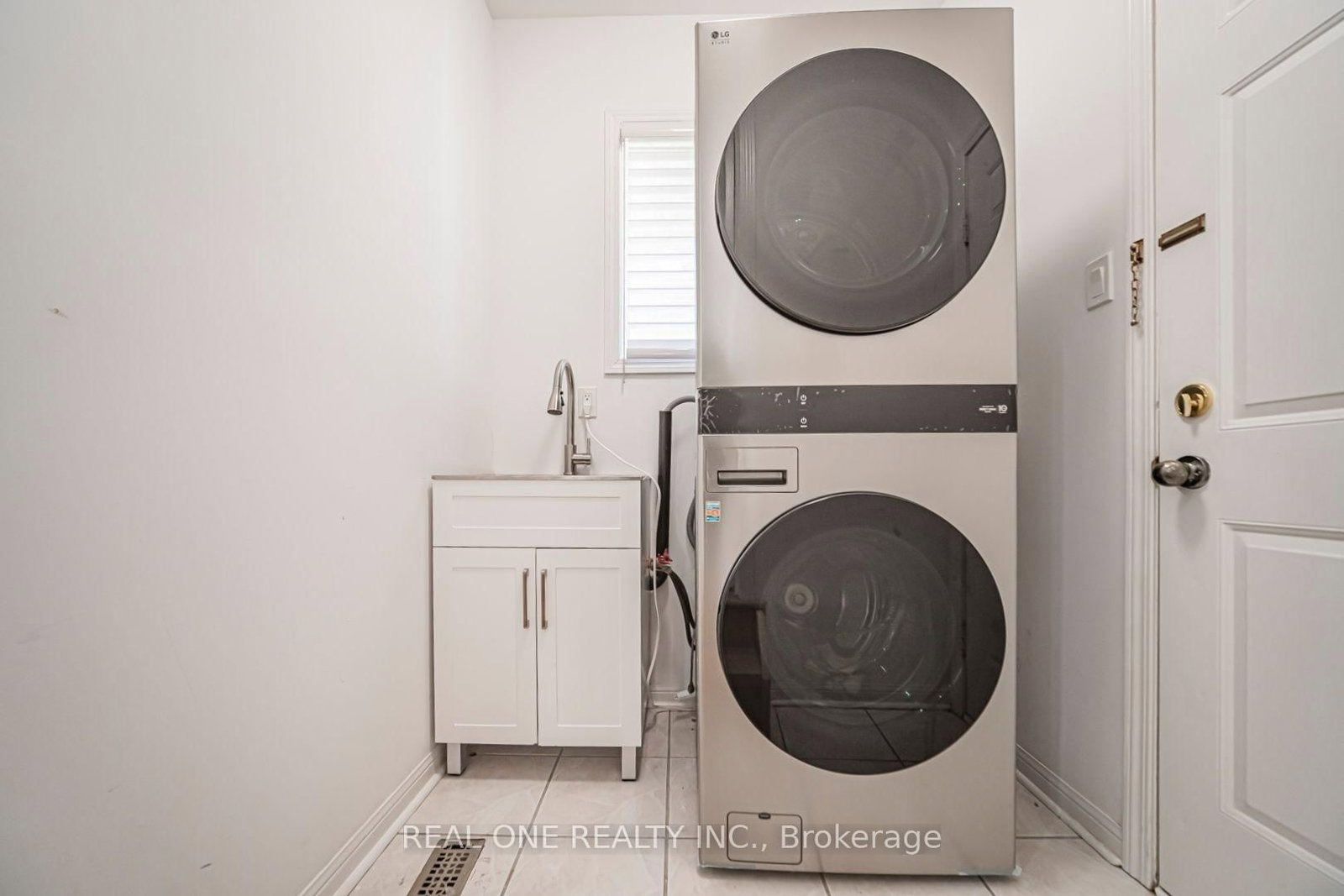 35 Formosa Drive • Richmond Hill, ON photo 9