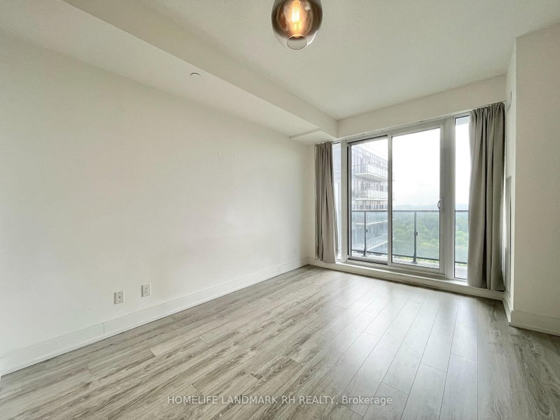 1607 - 9600 Yonge Street
