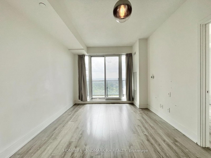 1607 - 9600 Yonge Street