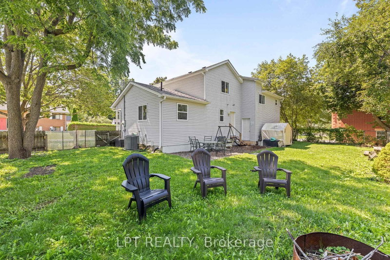 77 Munro St West Street W