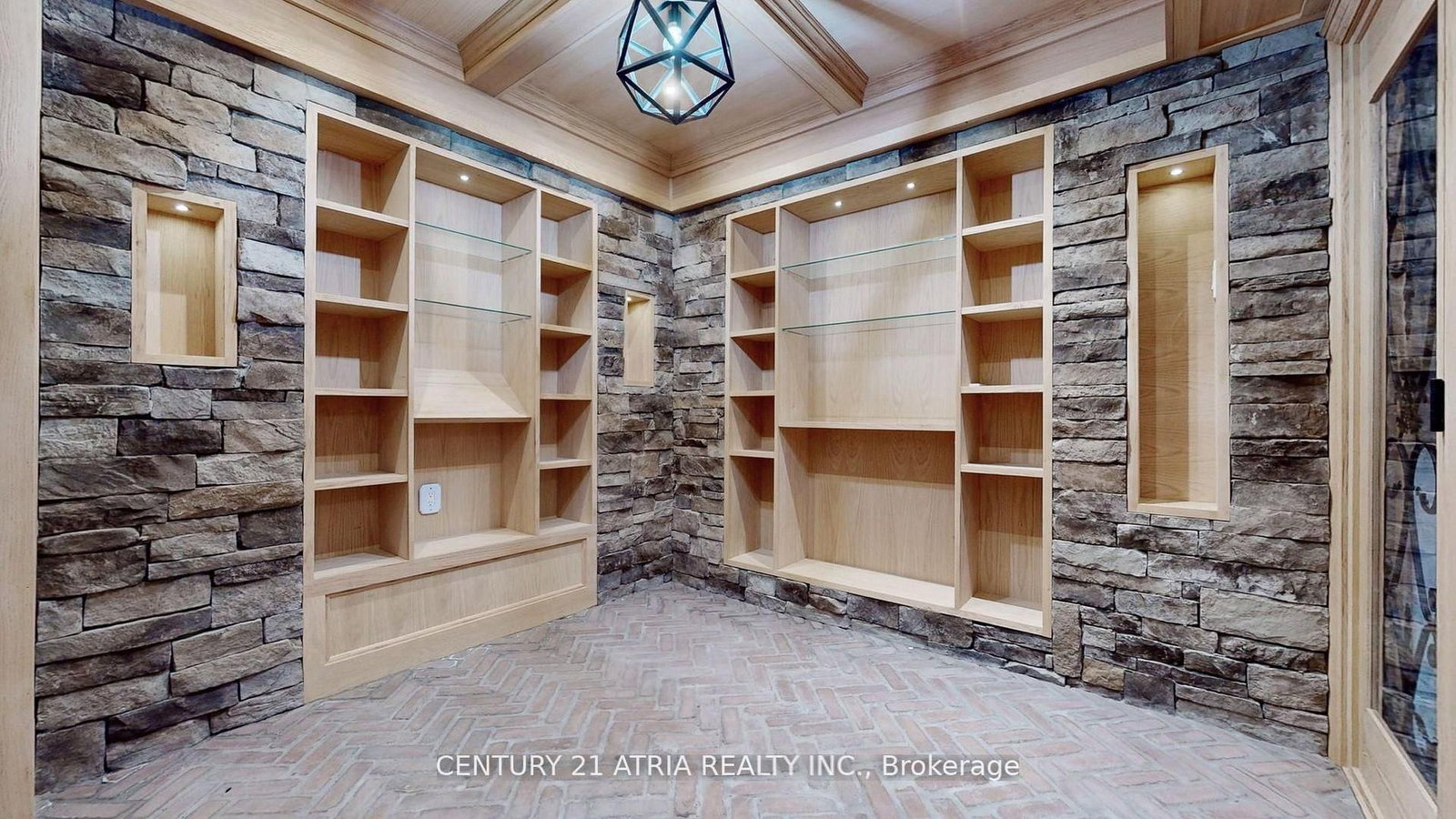 111 Lake Woods Drive • Whitchurch-Stouffville, ON photo 27