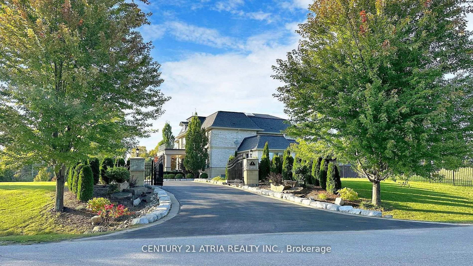 111 Lake Woods Drive • Whitchurch-Stouffville, ON photo 5