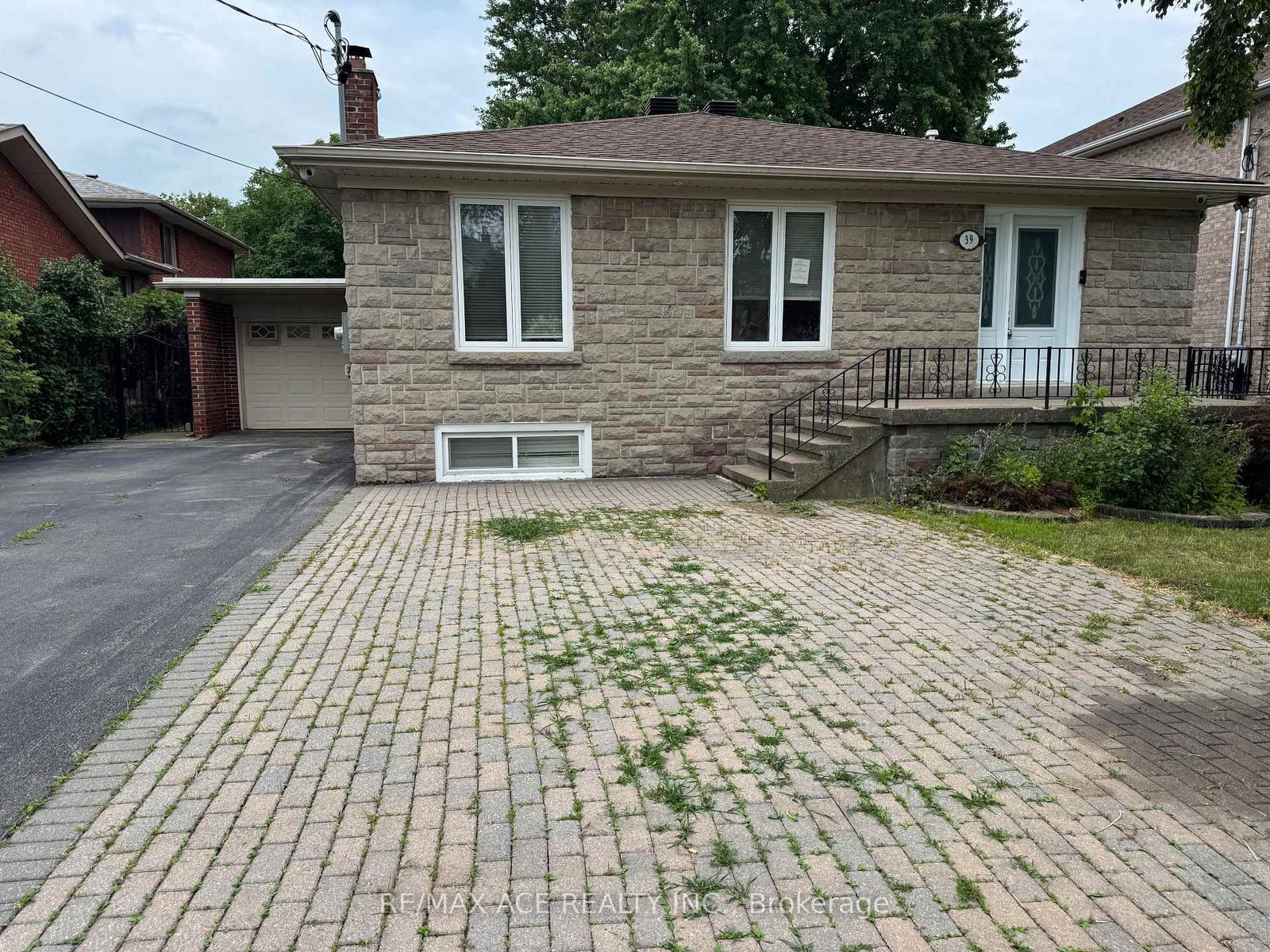 39 Oak Avenue • Richmond Hill, ON photo 3