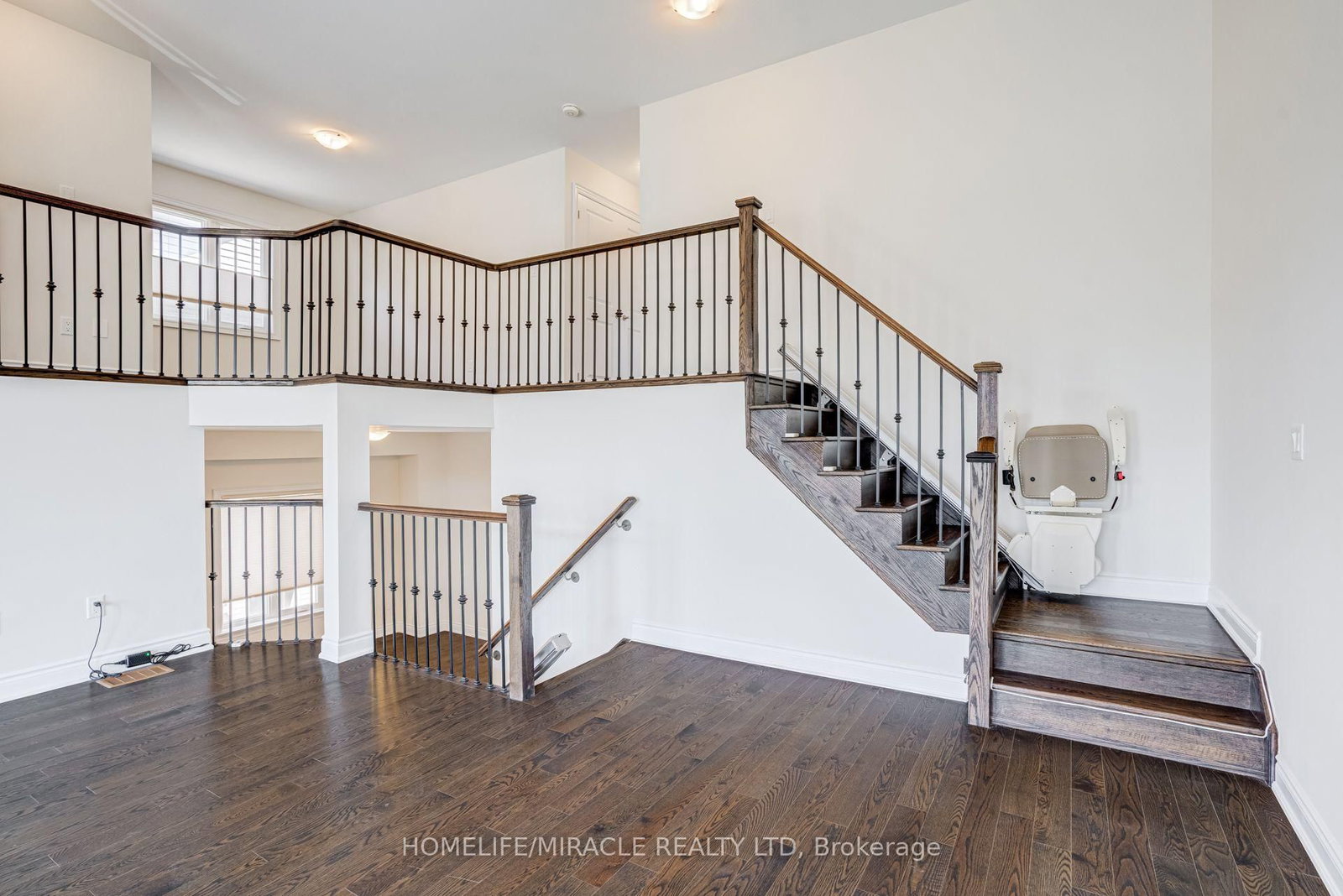 25 Lorne Thomas Place • New Tecumseth, ON photo 16