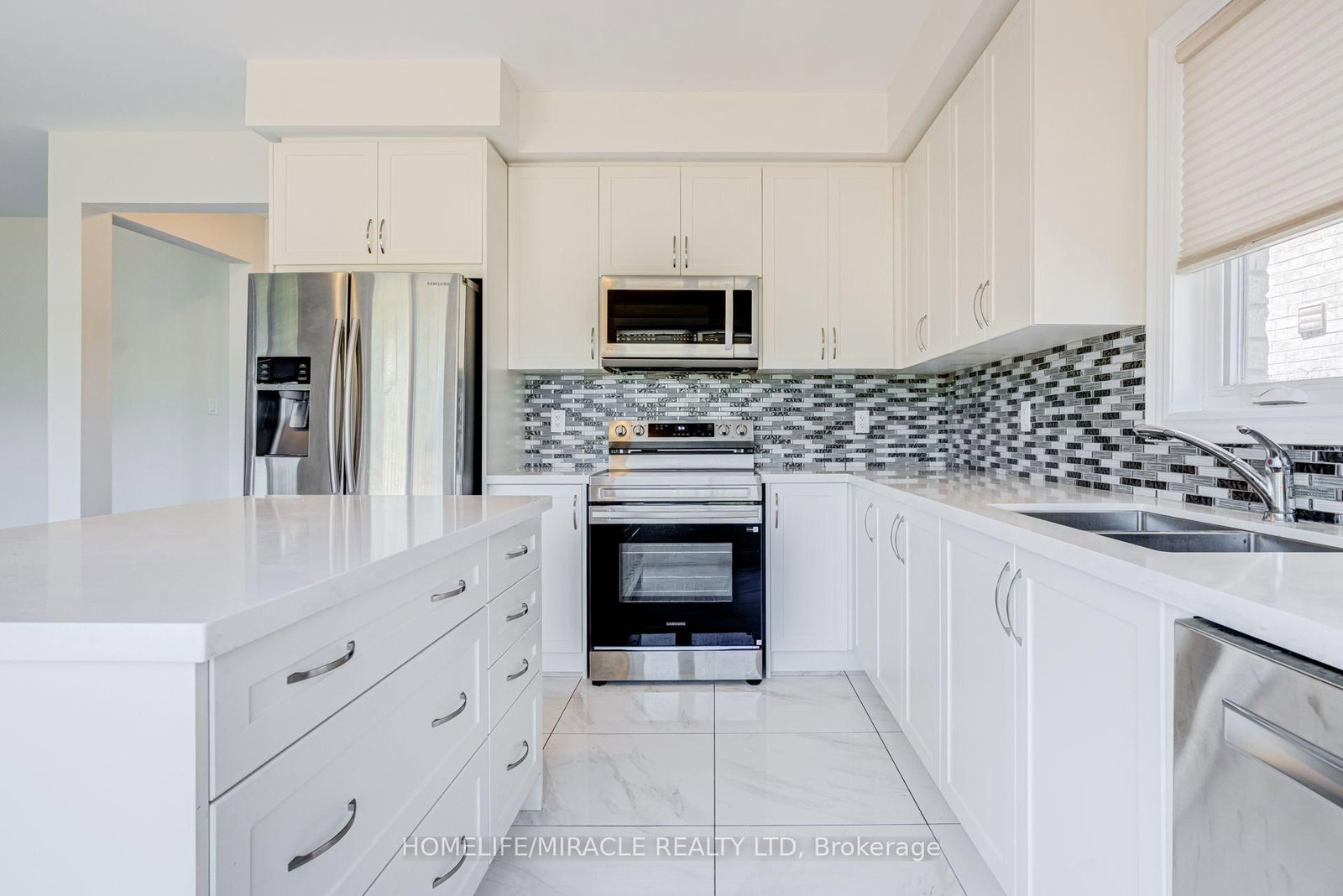 25 Lorne Thomas Place • New Tecumseth, ON photo 8