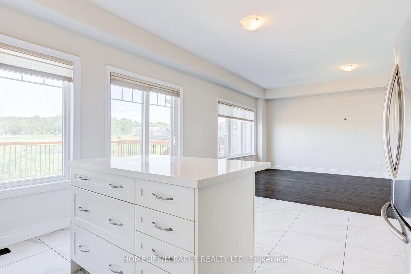 25 Lorne Thomas Place • New Tecumseth, ON photo 9