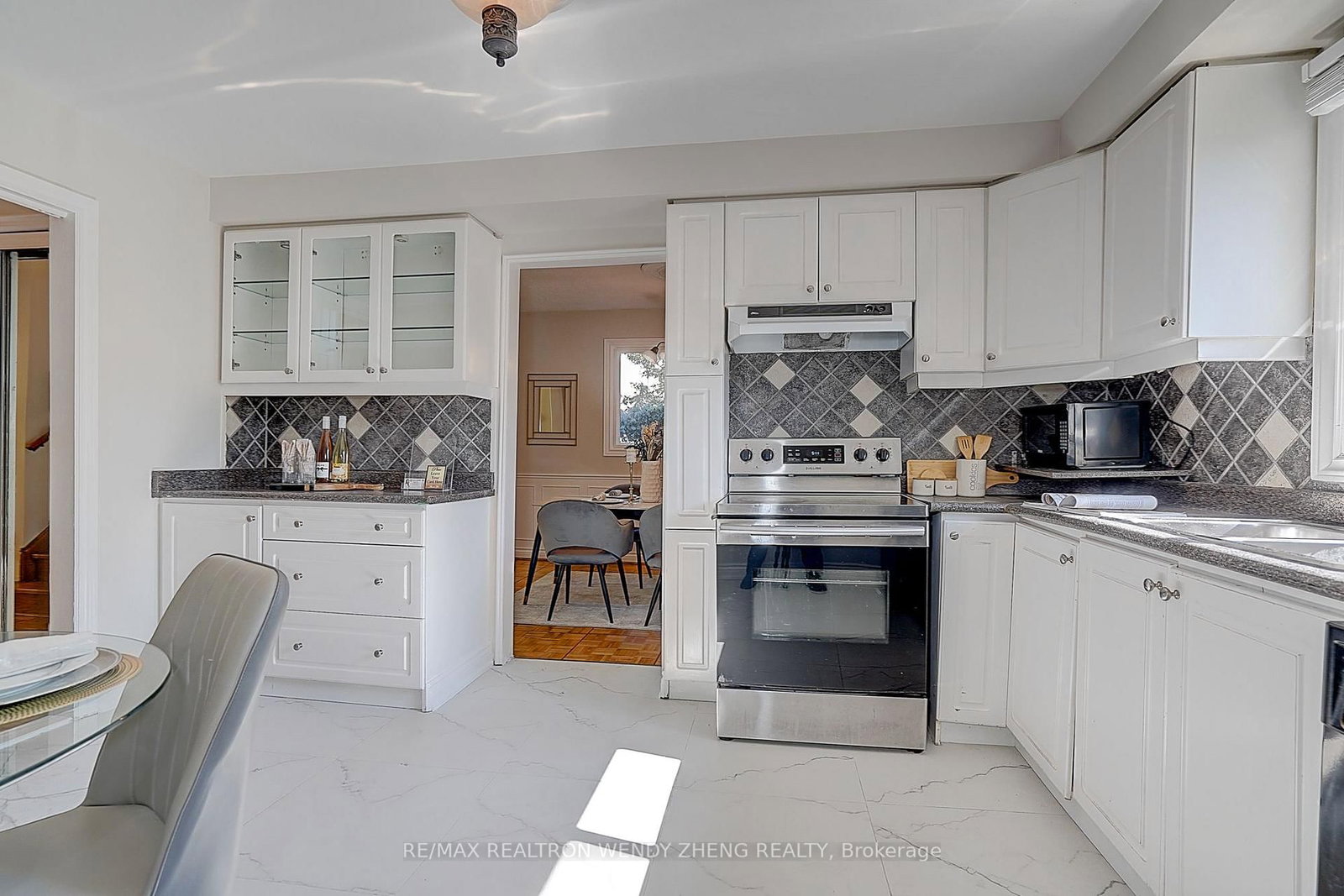 118 Henderson Avenue • Markham, ON photo 7