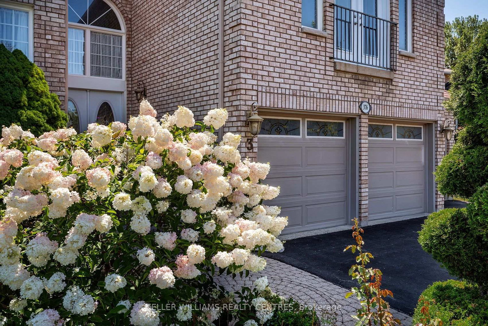 376 Keith Avenue • Newmarket, ON photo 2