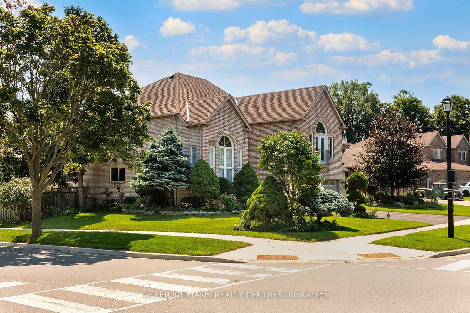 376 Keith Avenue • Newmarket, ON photo 3