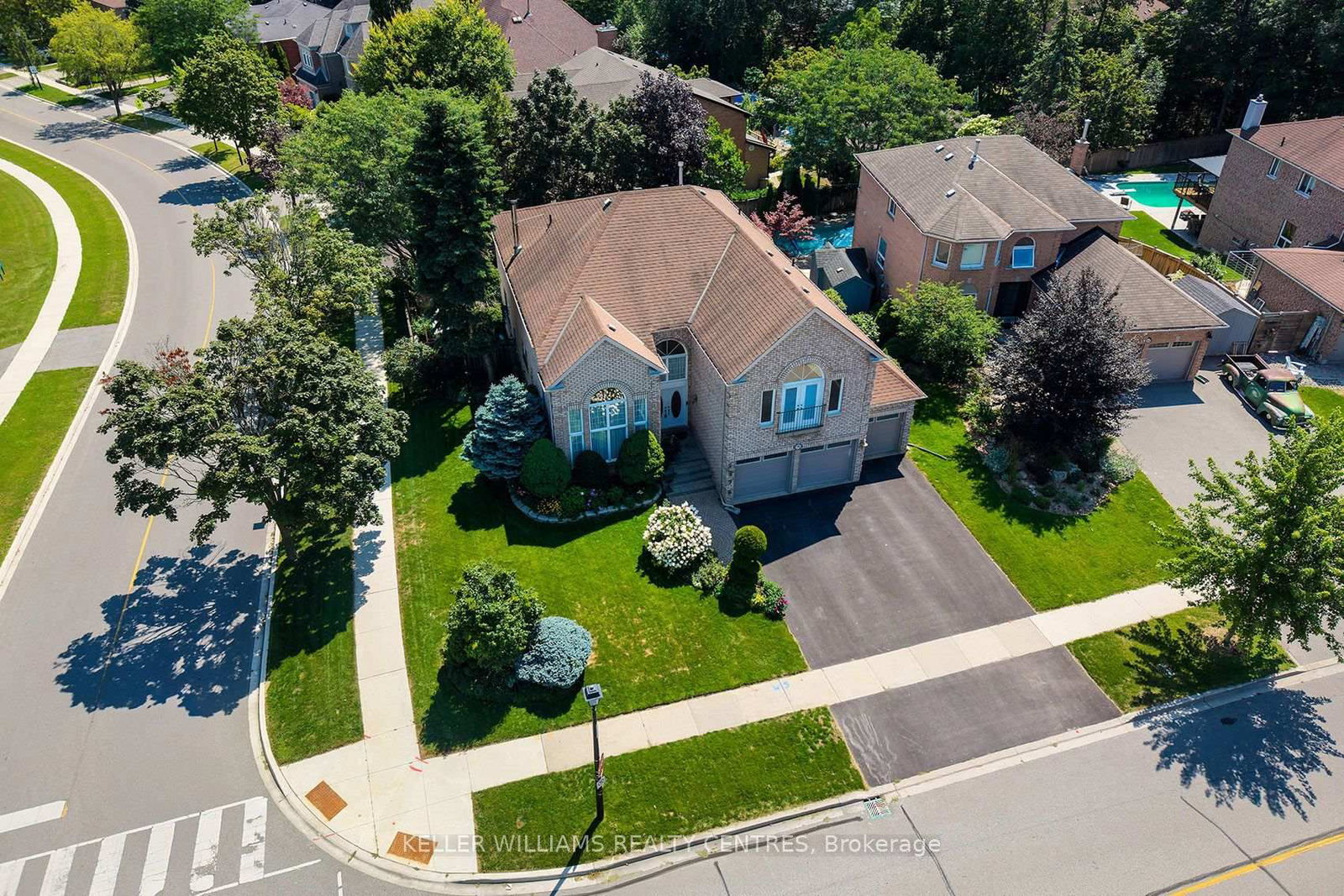 376 Keith Avenue • Newmarket, ON photo 4