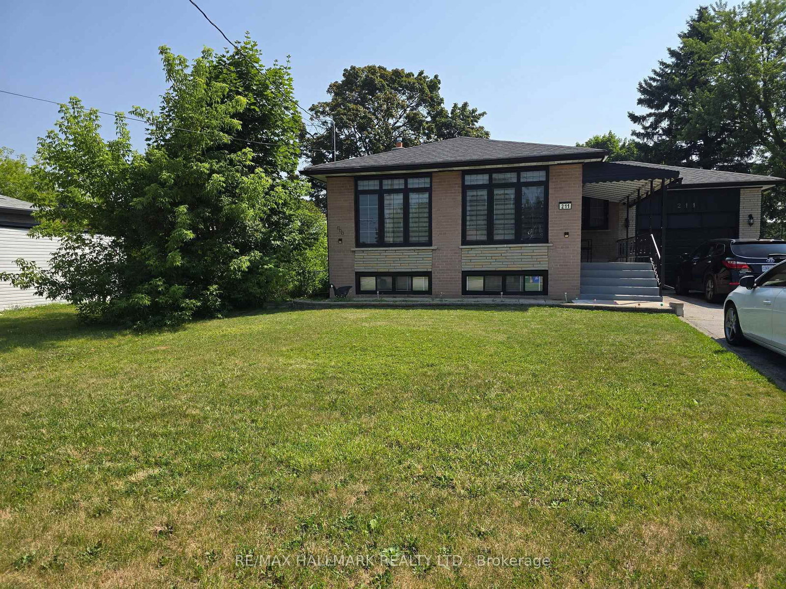 211 Norfolk Avenue, Richmond Hill