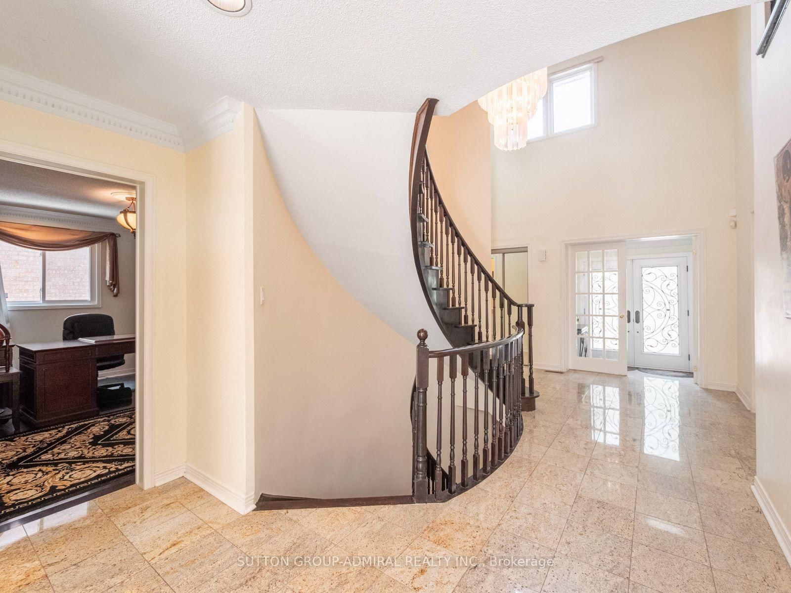 91 Robinwood Trail • Vaughan, ON photo 6