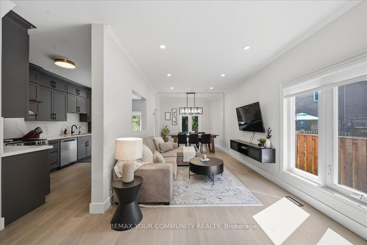 91 Downey Circle • Aurora, ON photo 3