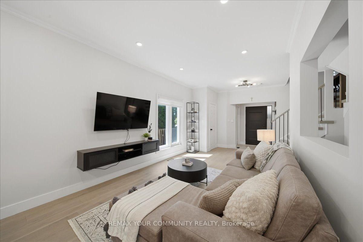 91 Downey Circle • Aurora, ON photo 6