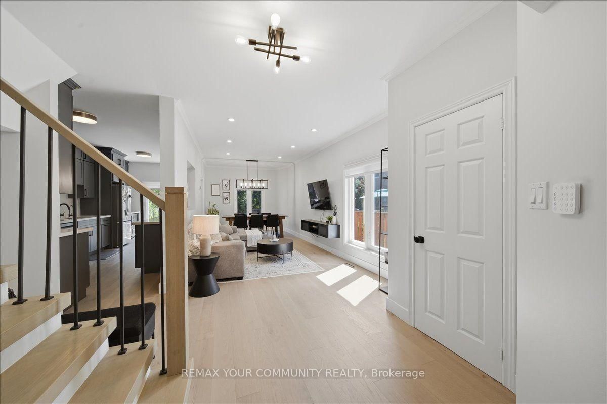 91 Downey Circle • Aurora, ON photo 7