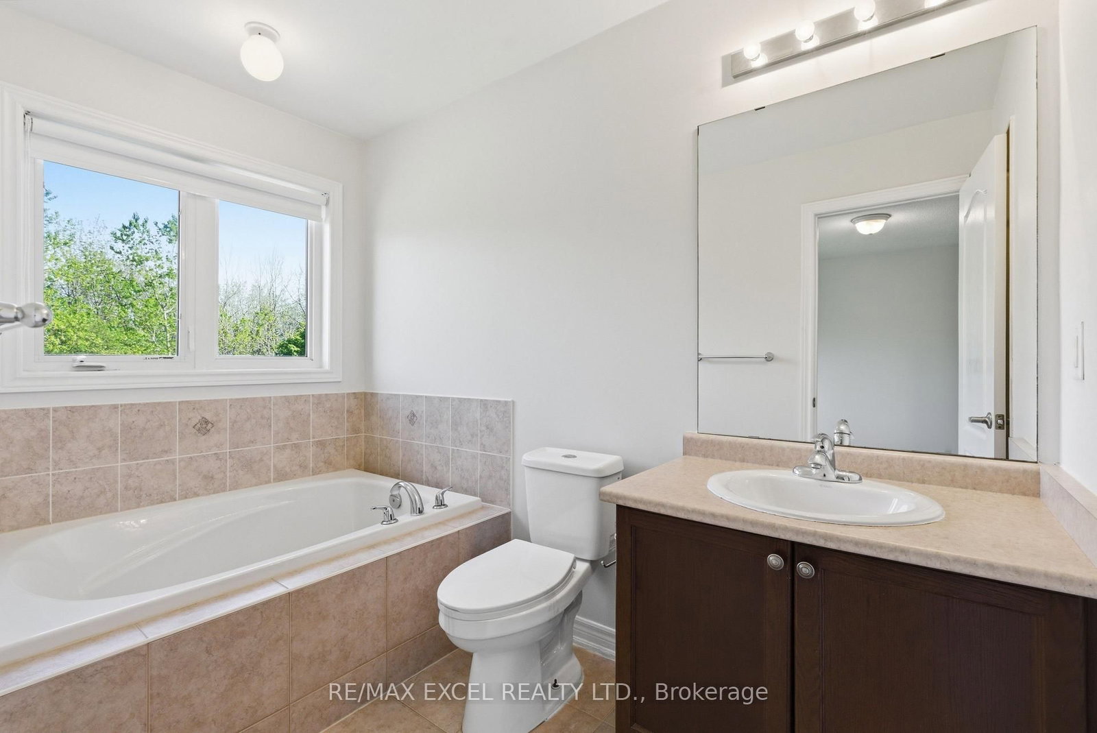 65 Northwest Passage • Whitchurch-Stouffville, ON photo 15