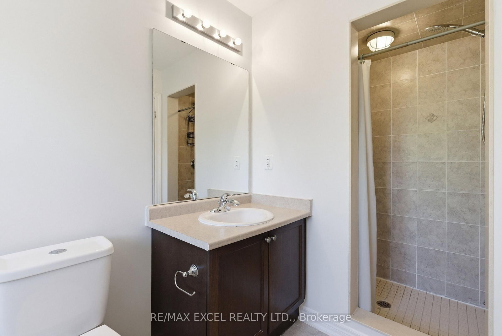 65 Northwest Passage • Whitchurch-Stouffville, ON photo 16
