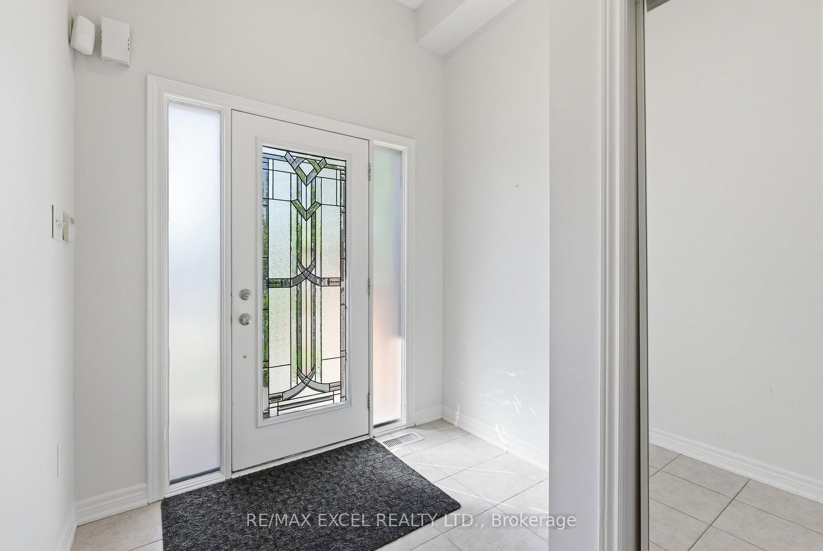 65 Northwest Passage • Whitchurch-Stouffville, ON photo 3