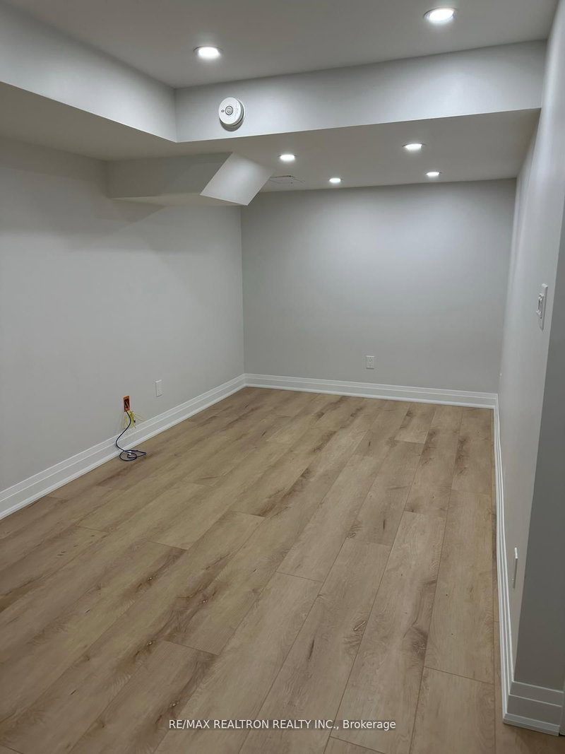 Bsmnt - 5 Elderslie Crescent