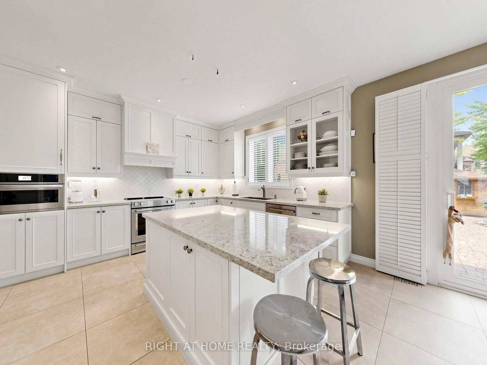 32 Lake Forest Drive • Richmond Hill, ON photo 15