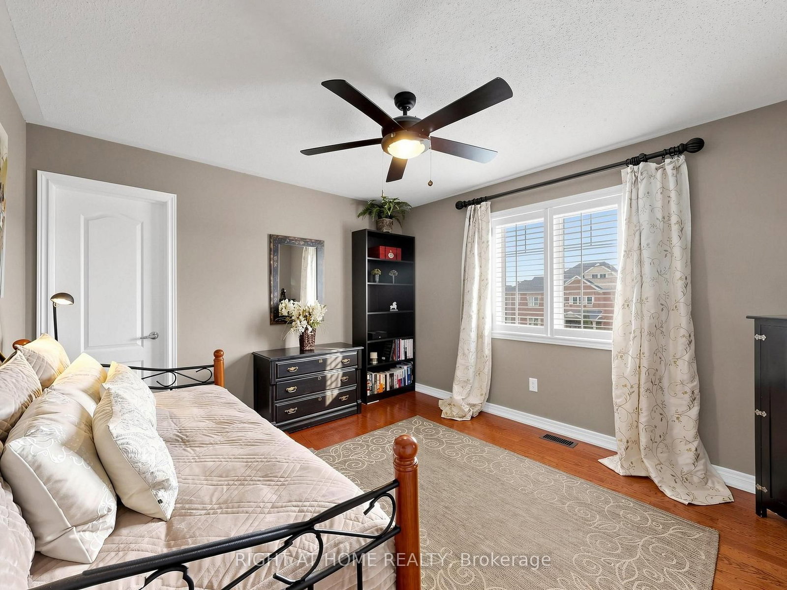 32 Lake Forest Drive • Richmond Hill, ON photo 26