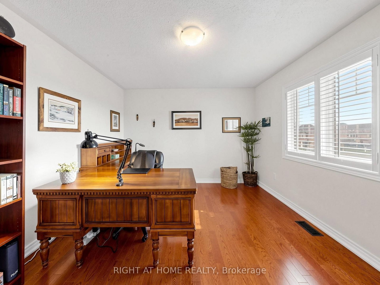 32 Lake Forest Drive • Richmond Hill, ON photo 27
