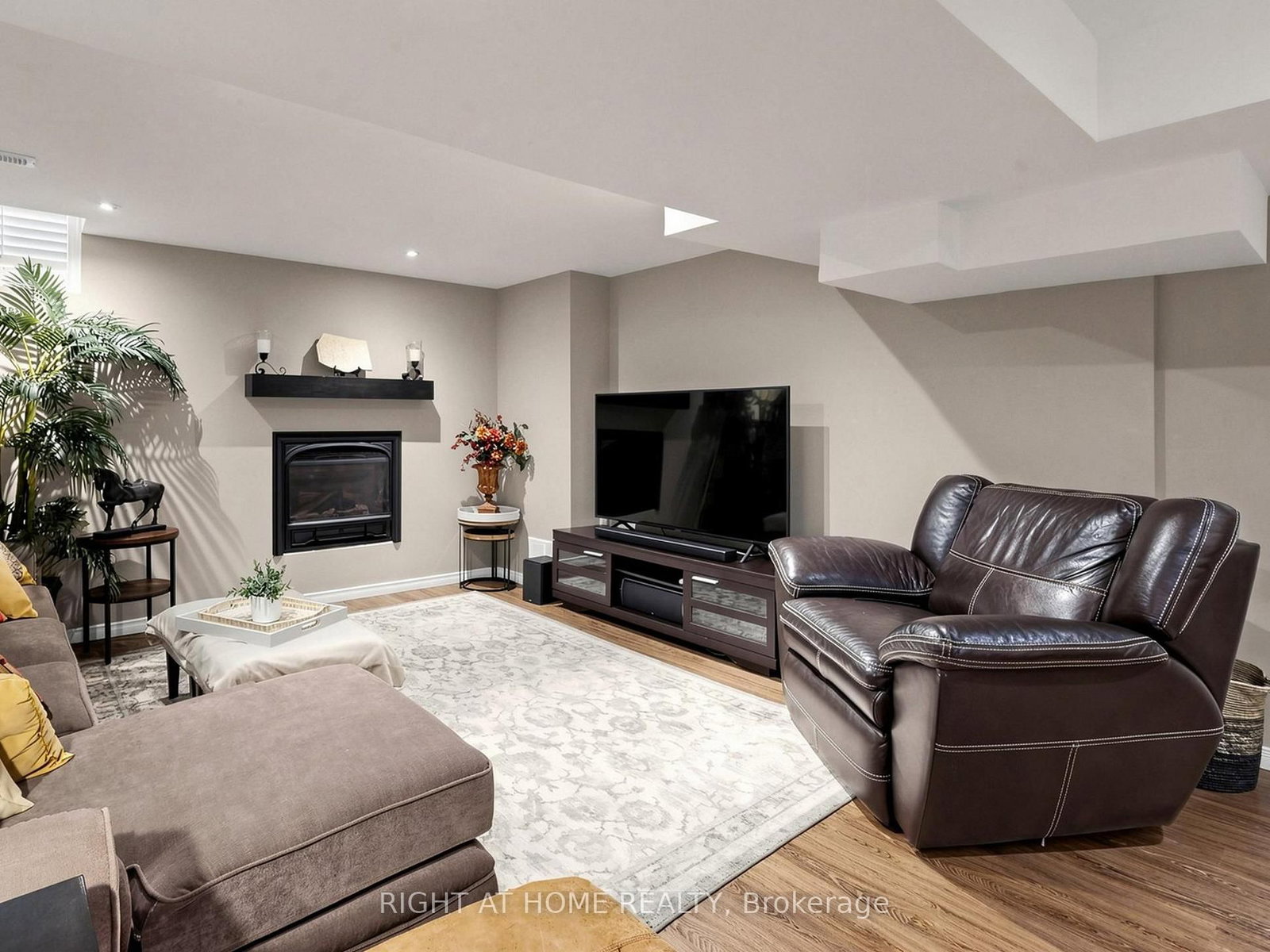 32 Lake Forest Drive • Richmond Hill, ON photo 29