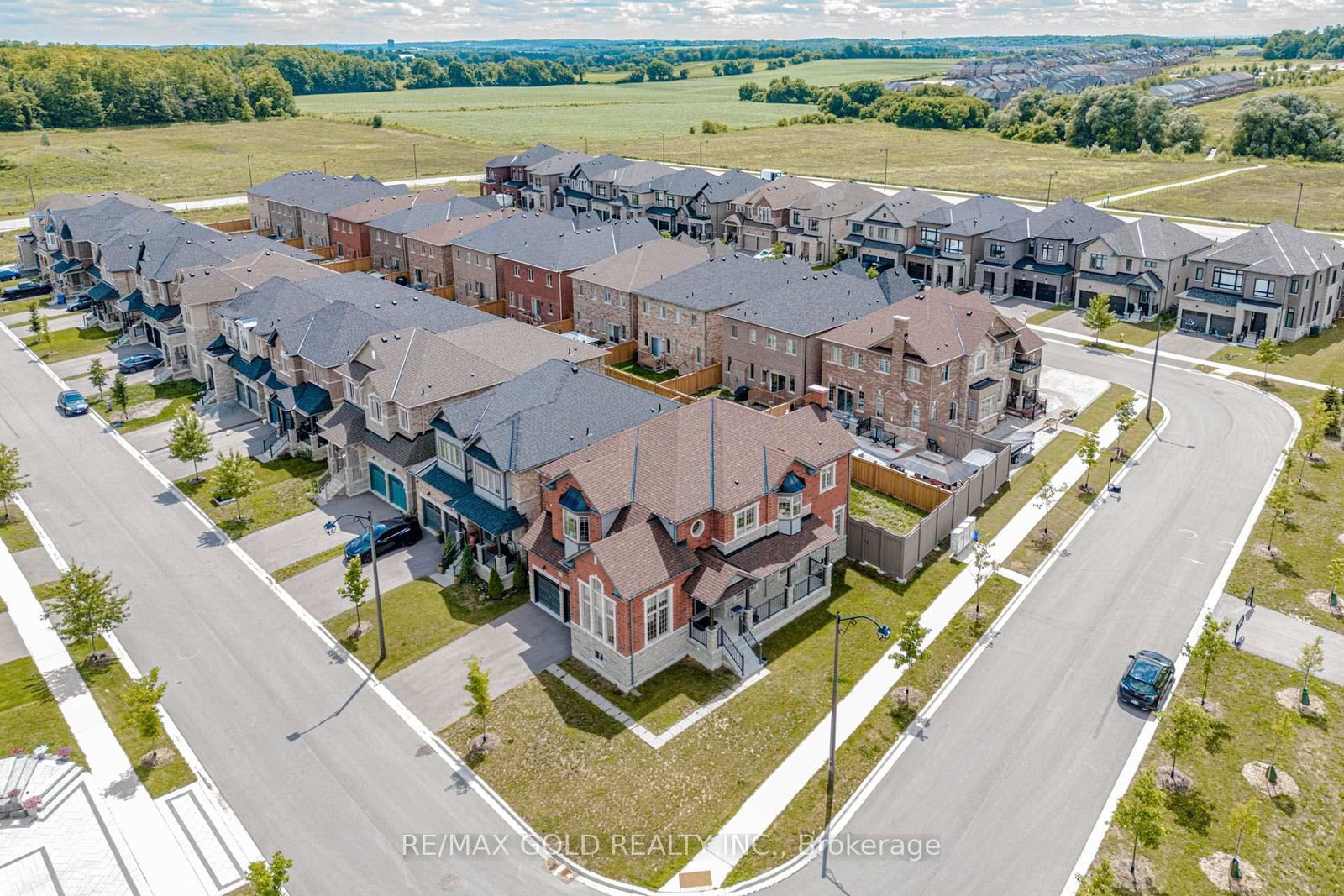 53 Betty May Crescent • East Gwillimbury, ON photo 1