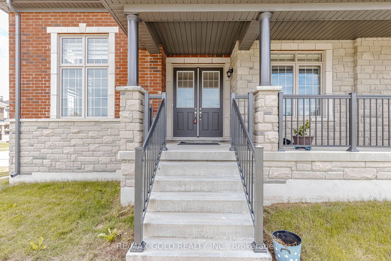 53 Betty May Crescent • East Gwillimbury, ON photo 5