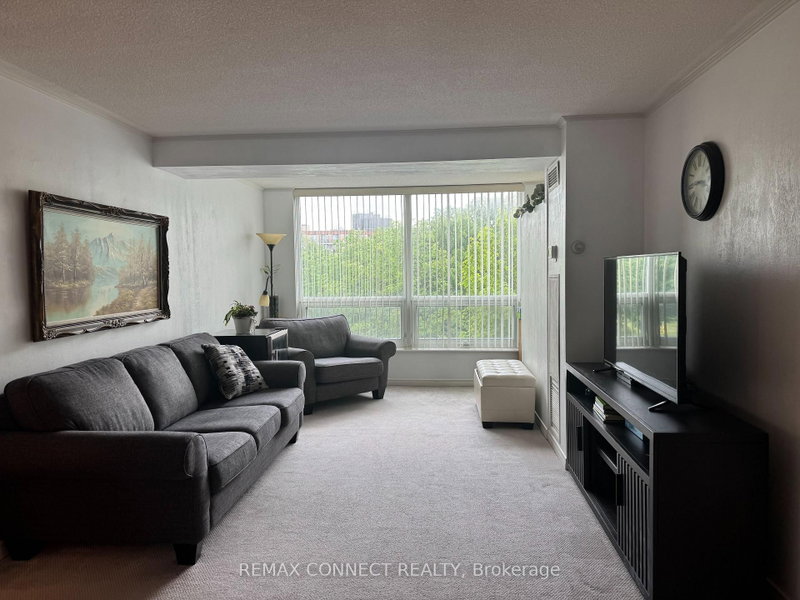221 - 326 Major Mackenzie Drive E