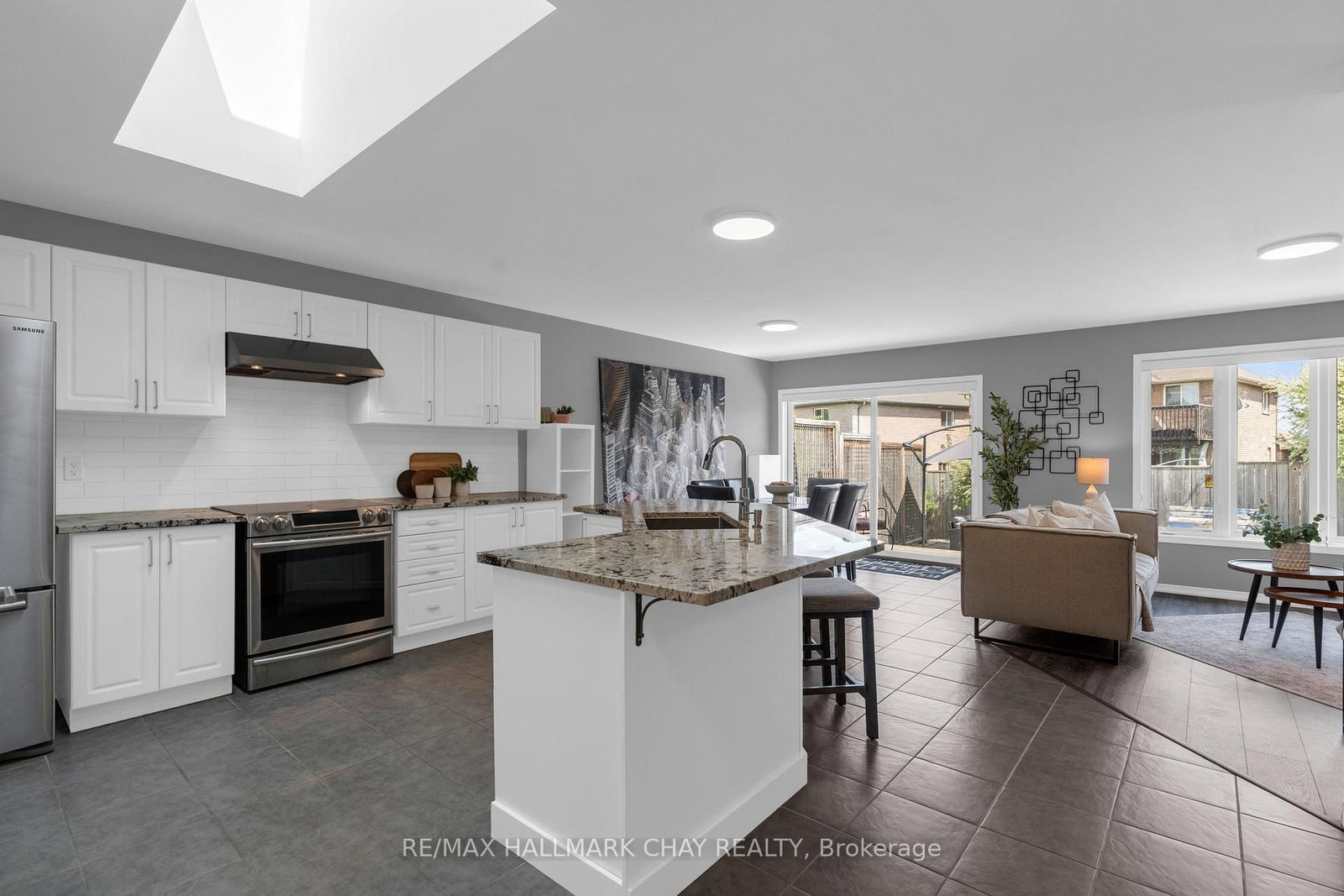 Listing Image 10
