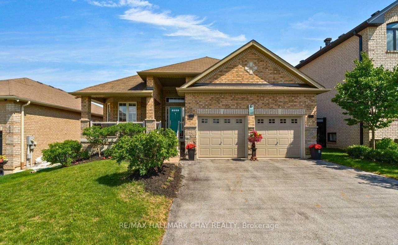 Detached House for sale at 2215 Nevils Street, Innisfil, Ontario, L9S 0E2 - Alcona - MLS: N13645448