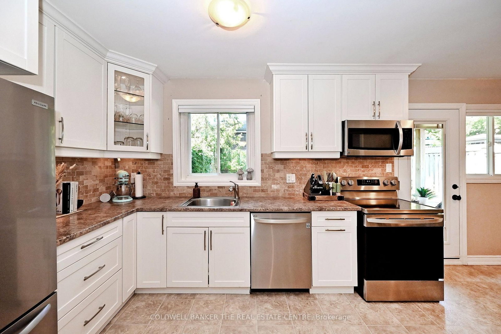 140 Lundy's Lane • Newmarket, ON photo 12